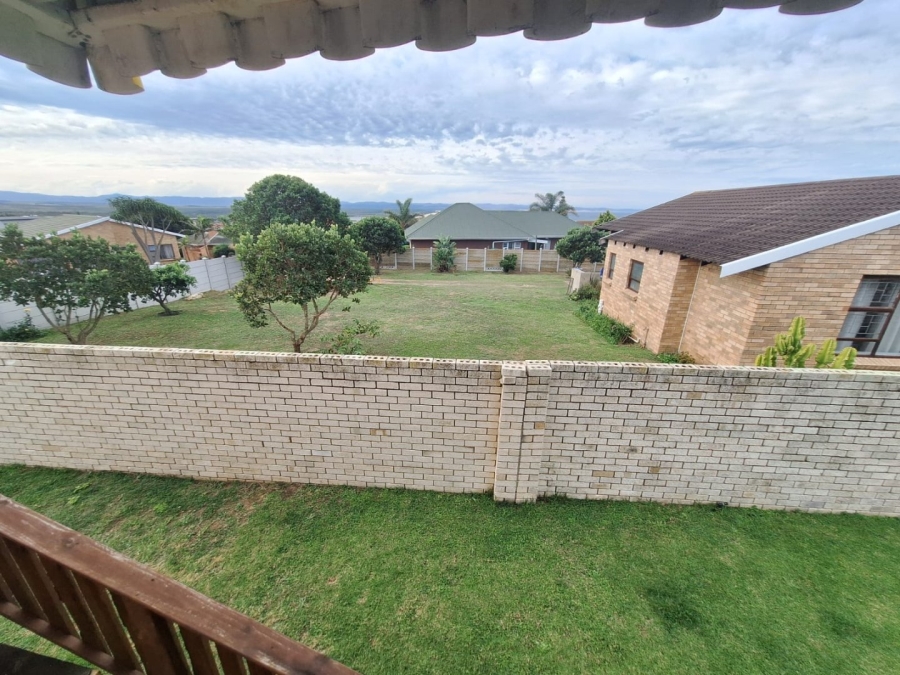 3 Bedroom Property for Sale in Wavecrest Eastern Cape